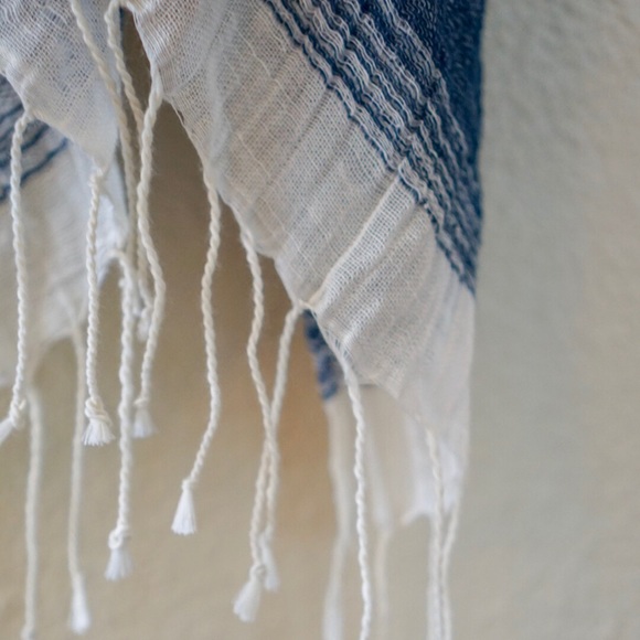 SOLD 💥 Ecote UO Shawl - Picture 3 of 4